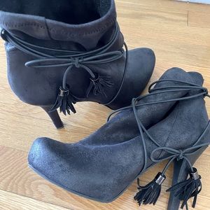 BCBGeneration Fabbie Platform Sueded *Perfect Condition*